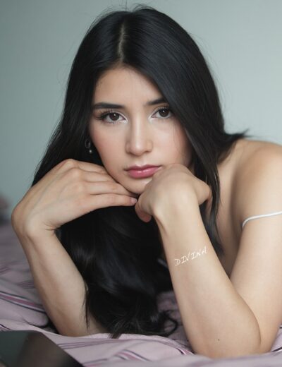 Catsara modelo OnlyFans colombiana hentai doll petite latina hot squirt